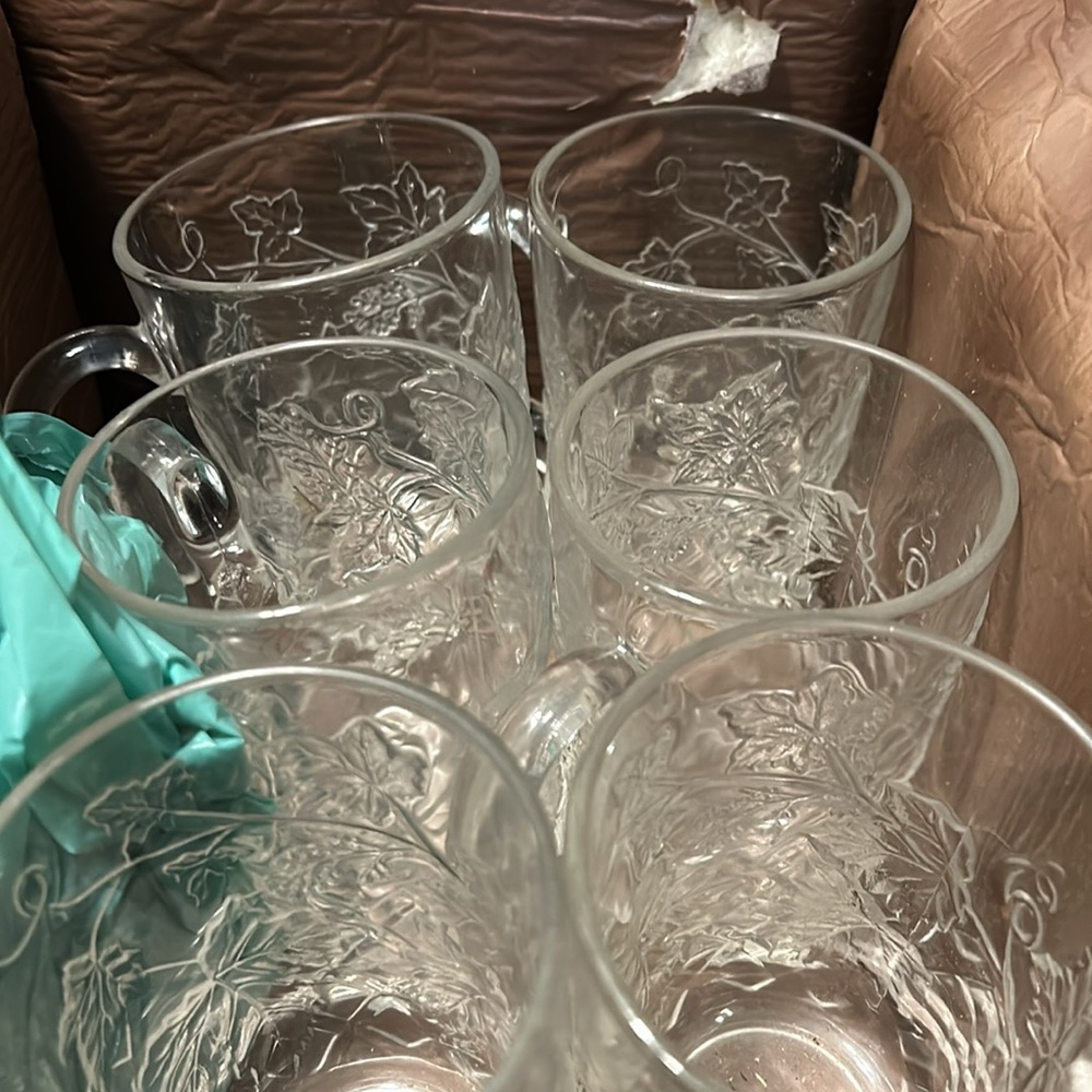 12 glass mugs - Picture 3 of 3